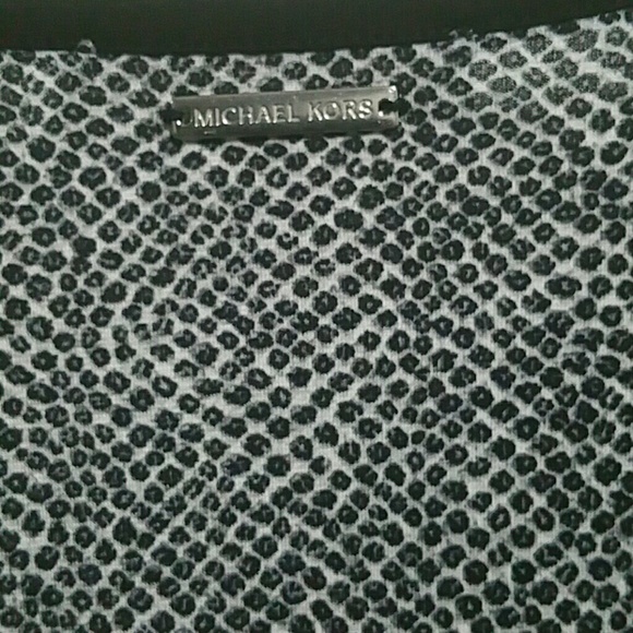 CLEARANCE /Make an offer! Michael Kors Top Sz P/S - Picture 4 of 5